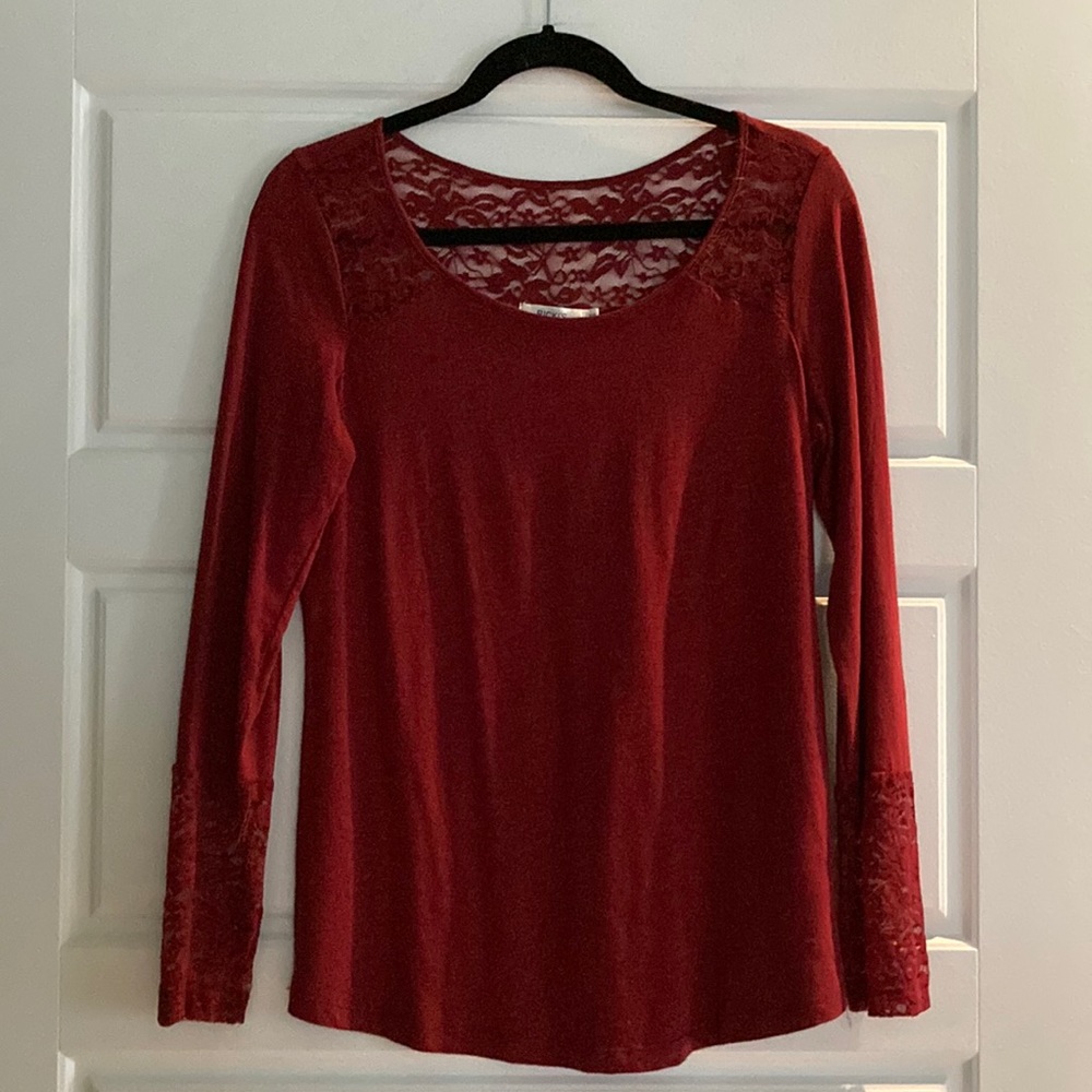 Long Sleeve Rust Colored T-Shirt w’ Lace yoke & Cuff